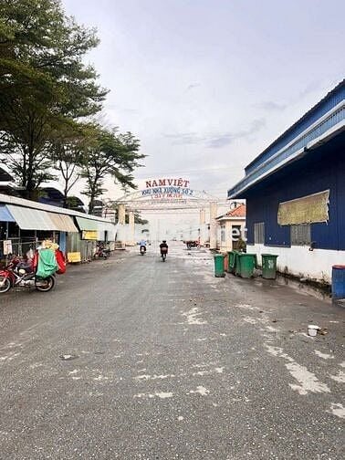 BÁN DÃY TRỌ 387M2 17 PHÒNG CÓ KIOT PHÍA TRUOC HẺM XE HƠI KẾ KCN
