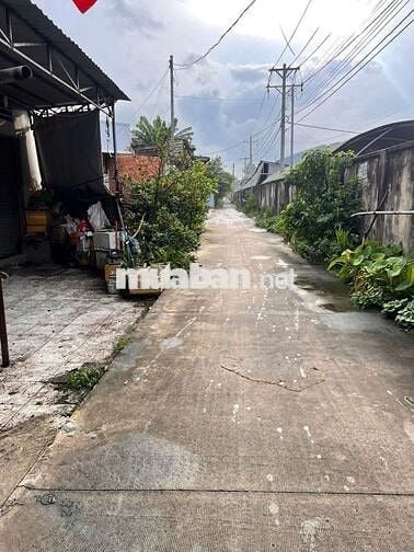 BÁN DÃY TRỌ 387M2 17 PHÒNG CÓ KIOT PHÍA TRUOC HẺM XE HƠI KẾ KCN