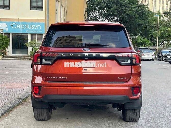 Ford Everest Titanium 2.0L 4x4 model 2023 đỏ cam