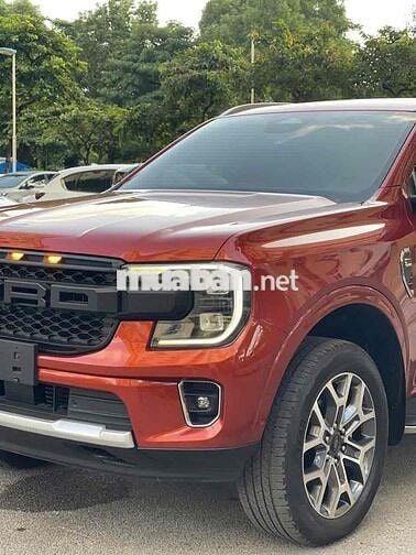 Ford Everest Titanium 2.0L 4x4 model 2023 đỏ cam