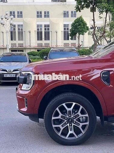 Ford Everest Titanium 2.0L 4x4 model 2023 đỏ cam