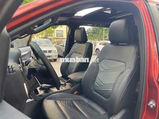 Ford Everest Titanium 2.0L 4x4 model 2023 đỏ cam