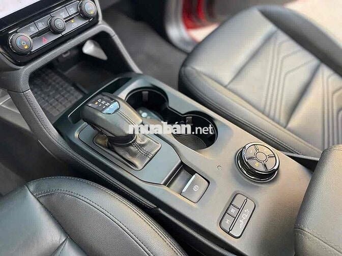 Ford Everest Titanium 2.0L 4x4 model 2023 đỏ cam