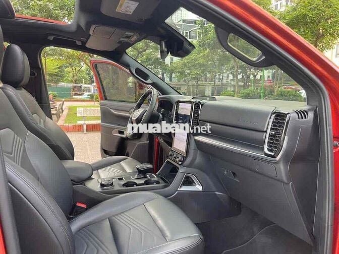 Ford Everest Titanium 2.0L 4x4 model 2023 đỏ cam