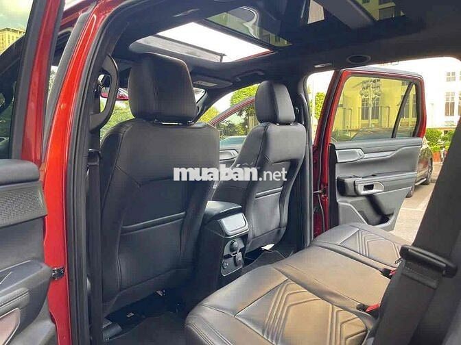 Ford Everest Titanium 2.0L 4x4 model 2023 đỏ cam