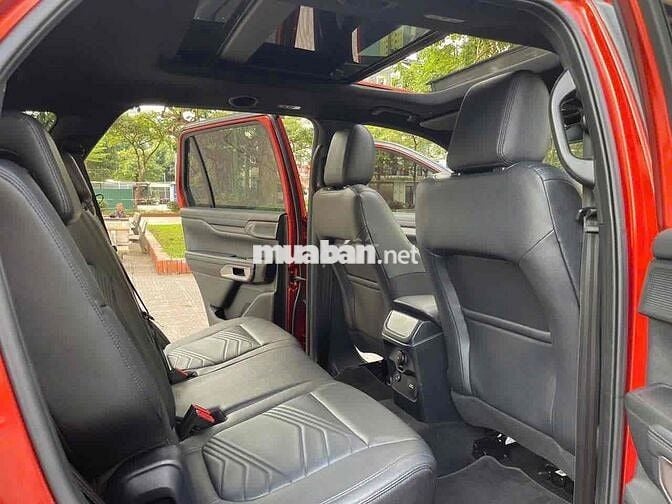 Ford Everest Titanium 2.0L 4x4 model 2023 đỏ cam