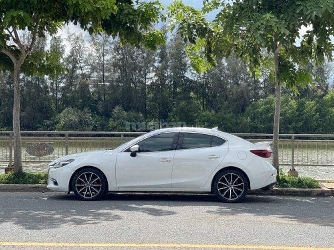 Mazda 3 2.0 phiên bản cao cấp nhất