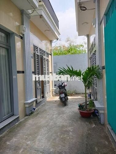 Nhà nguyên căn 1 trệt 1 lầu Huyện Bến Lức 40m²