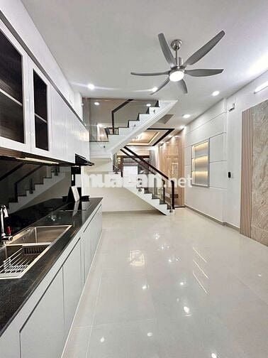 Nhà đẹp 2 lầu hẻm xe hơi Ngay chợ cầu đồng