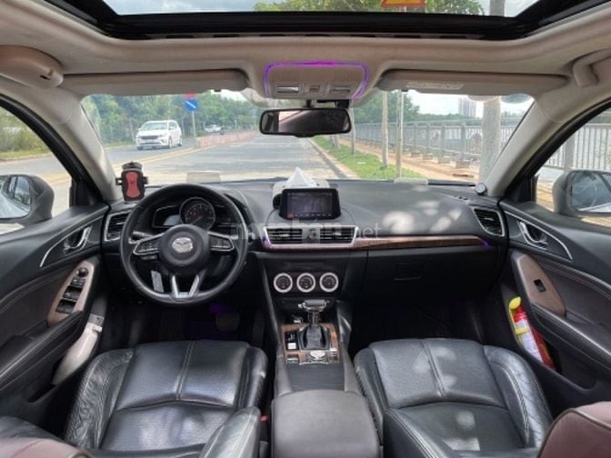 Mazda 3 2.0 phiên bản cao cấp nhất