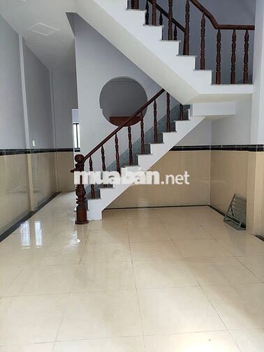 Nhà nguyên căn 1 trệt 1 lầu Huyện Bến Lức 40m²