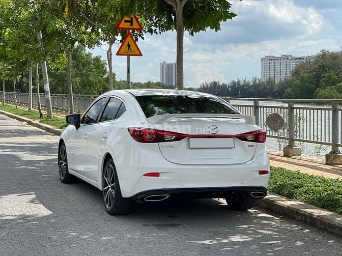 Mazda 3 2.0 phiên bản cao cấp nhất