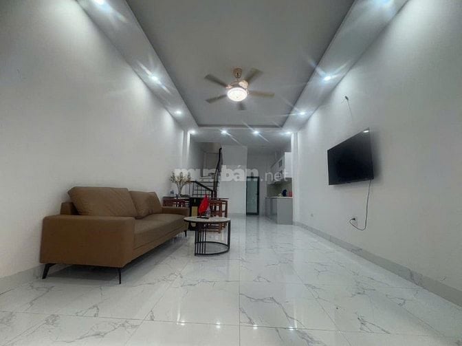 chính chủ bán nhà ngõ 141 giáp nhị 40m 5 tầng nở hậu