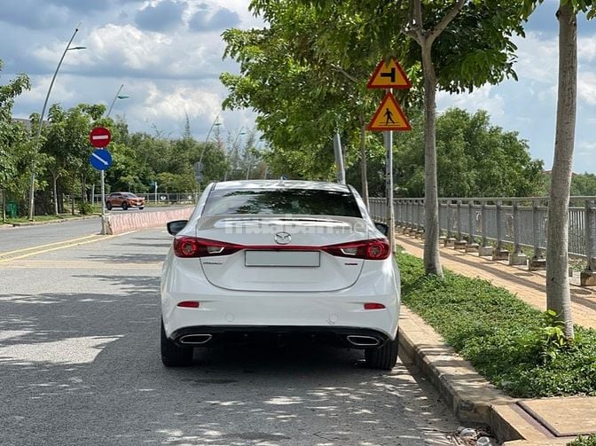 Mazda 3 2.0 phiên bản cao cấp nhất