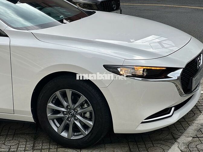 Mazda 3 1.5 Luxury 2023 -30000 km -579tr