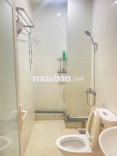 Pass lại phòng trọ ban công lớn ngay ngã tư ga