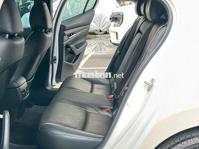 Mazda 3 1.5 Luxury 2023 -30000 km -579tr