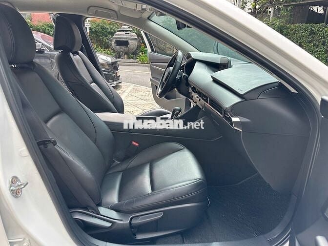 Mazda 3 1.5 Luxury 2023 -30000 km -579tr