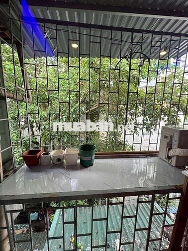 NHÀ TẬP THỂ SỔ ĐỎ GIÁ 2 TỶ , HIẾM CÓ , HỘ KHẨU HAI BÀ NHÀ TẬP THỂ SỔ ĐỎ GIÁ 2 TỶ , HIẾM CÓ , HỘ KHẨU HAI BÀ