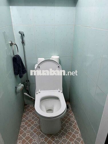 NHÀ TẬP THỂ SỔ ĐỎ GIÁ 2 TỶ , HIẾM CÓ , HỘ KHẨU HAI BÀ NHÀ TẬP THỂ SỔ ĐỎ GIÁ 2 TỶ , HIẾM CÓ , HỘ KHẨU HAI BÀ