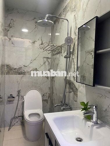 TRỐNG LẠI STUDIO FULL NỘI THẤT_TÒA CÓ THANG MÁY HẦM XE_DỌN VÀO Ở NGAY