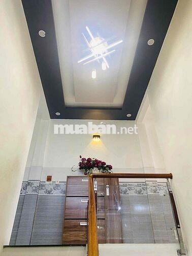 Nhà mặt tiền đường 605, đường 25m, lề 3,5m, dt đất 110m2, 220m sàn