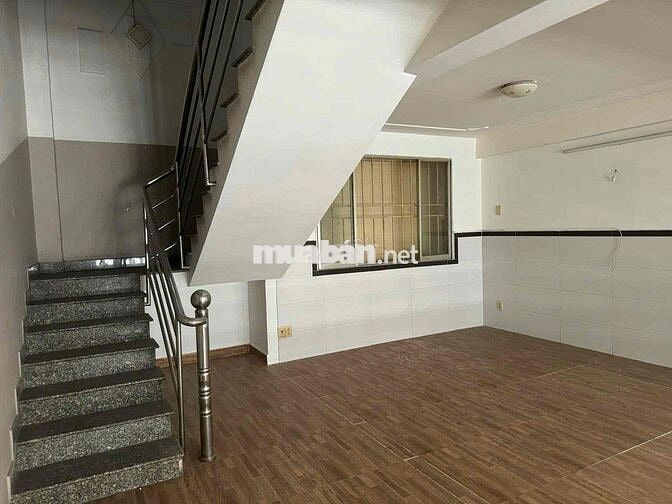 Bán nhà Mặt tiền Lê Hồng Phong P12Q10- DT vuông 52,5 m2 - Ngang 5,25m
