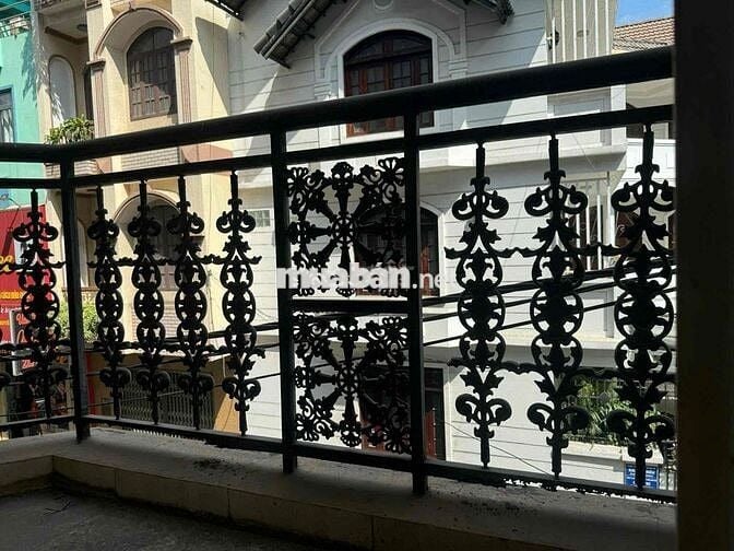 Bán nhà Mặt tiền Lê Hồng Phong P12Q10- DT vuông 52,5 m2 - Ngang 5,25m