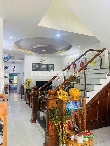 Nhà mặt tiền đường 605, đường 25m, lề 3,5m, dt đất 110m2, 220m sàn