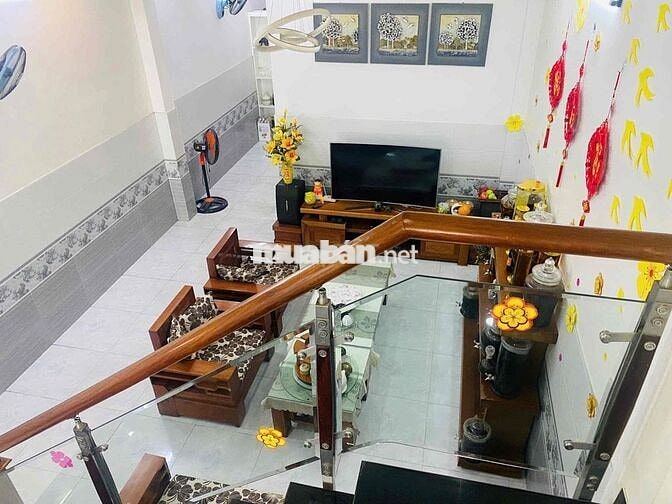 Nhà mặt tiền đường 605, đường 25m, lề 3,5m, dt đất 110m2, 220m sàn