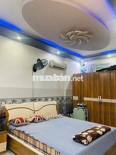 Nhà mặt tiền đường 605, đường 25m, lề 3,5m, dt đất 110m2, 220m sàn