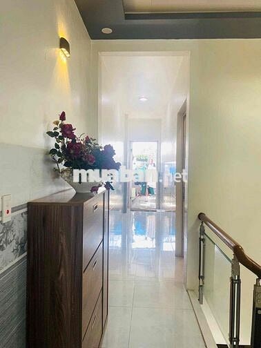 Nhà mặt tiền đường 605, đường 25m, lề 3,5m, dt đất 110m2, 220m sàn