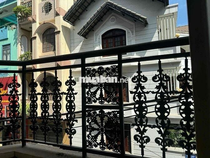 Bán nhà Mặt tiền Lê Hồng Phong P12Q10- DT vuông 52,5 m2 - Ngang 5,25m