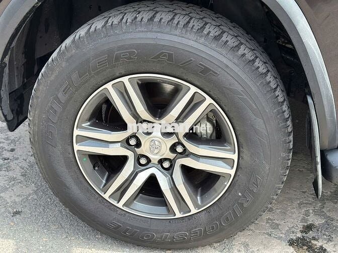 Toyota Fortuner 2.7V sx 2020 xe nhập khẩu