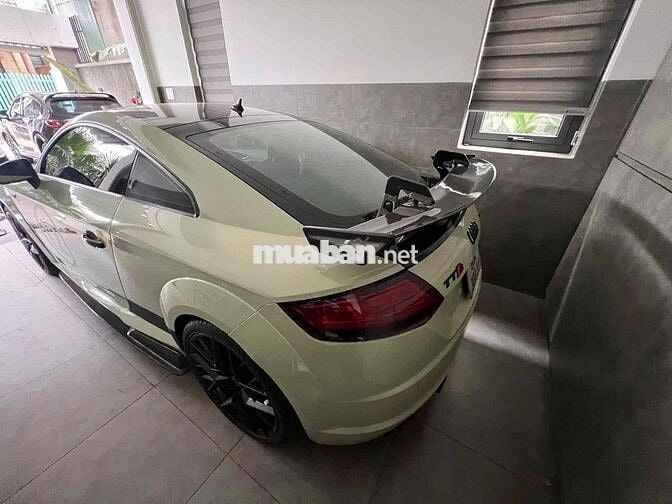 Audi TT 2017  - 25000miles . màu trắng dán kem