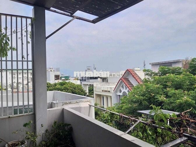 BÁN NHÀ MẶT TIỀN KẸP KIỆT OTO ĐƯỜNG ĐẦM RONG 2