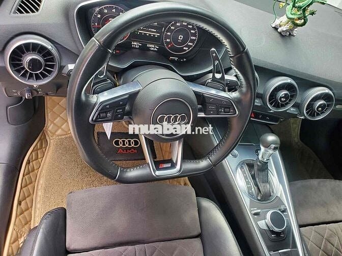 Audi TT 2017  - 25000miles . màu trắng dán kem