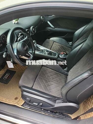 Audi TT 2017  - 25000miles . màu trắng dán kem