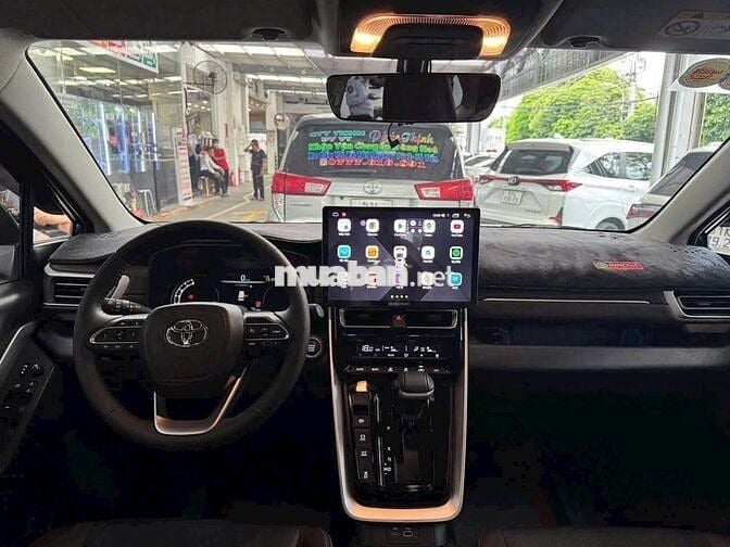 Toyota Innova Cross 2025 - 11100 km