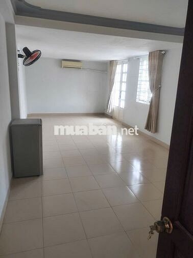 Share 2 phòng ở gần Đầm Sen, có máy lạnh, wc riêng