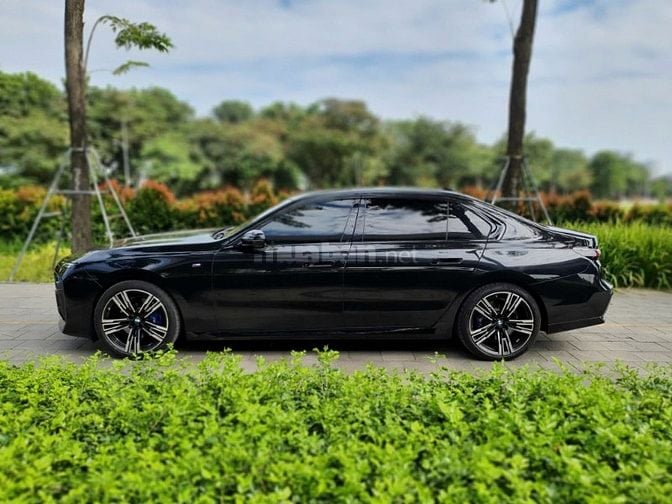 Bán BMW 735i M-Sport sản xuất 2023. Xe Hà Nội cực mới.