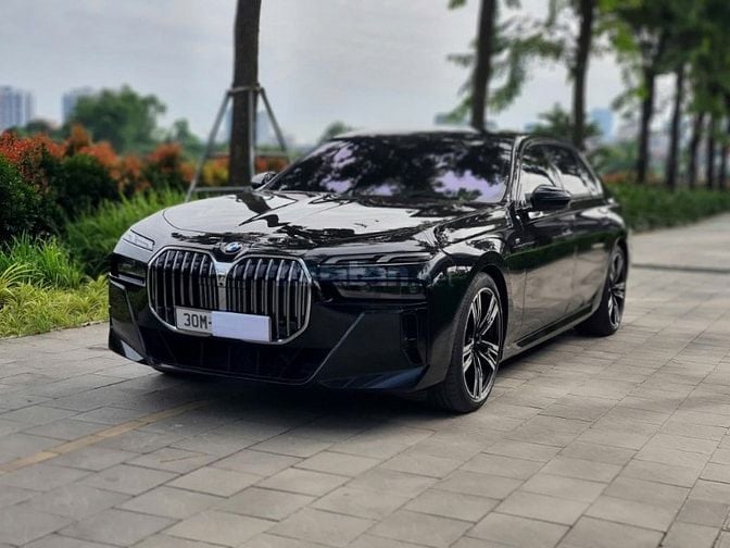 Bán BMW 735i M-Sport sản xuất 2023. Xe Hà Nội cực mới.