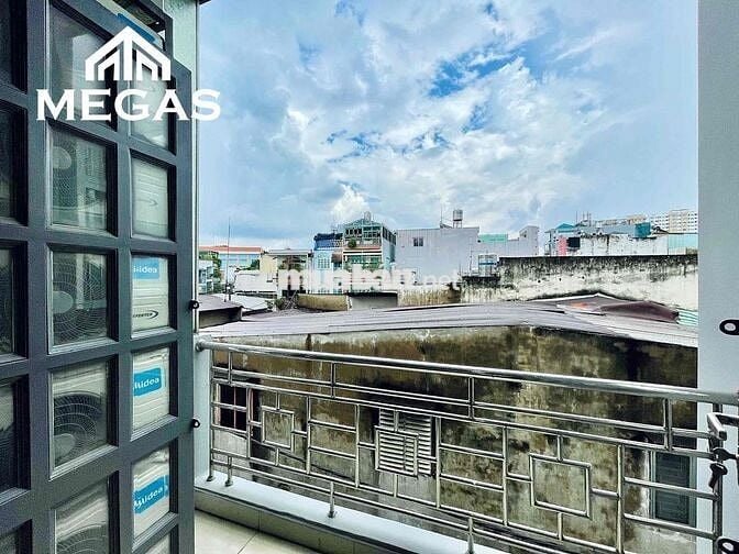 Studio Ban Công Mới Ngay Âu Cơ - VÒNG XOAY LÊ ĐẠI HÀNH QUẬN 11 giá rẻ
