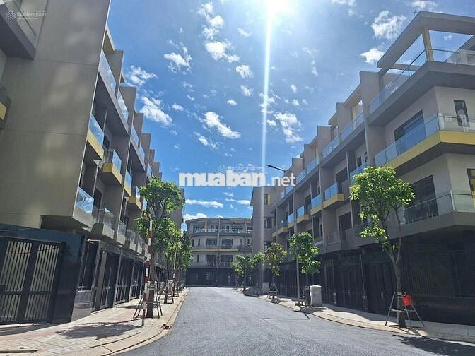 BÁN NHÀ PHỐ 2 MẶT TIỀN BCONS UNI VALLEY, ĐÔNG HÒA CHỈ 12,8 TỶ