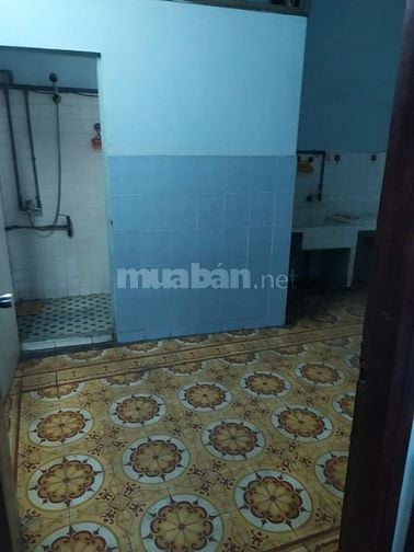 Nhà mặt tiền, hẽm hông, cho thuê nguyên căn