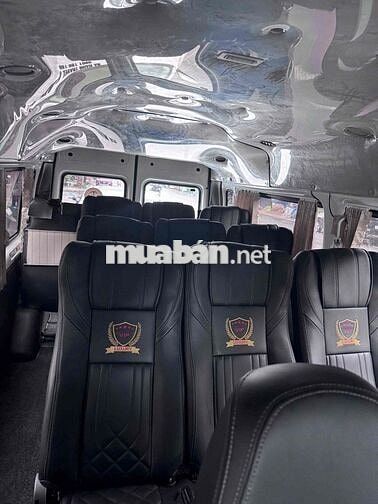 Ford Transit 2023 Xe ít đi 7v lên nhiều đồ chơi