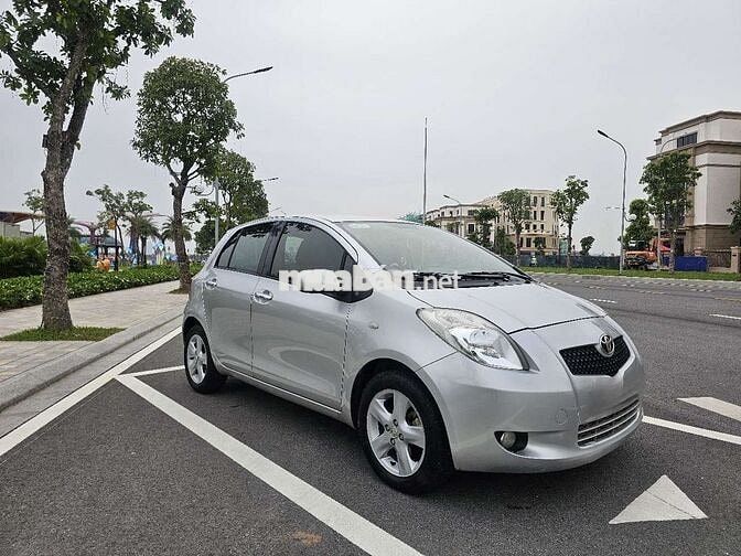 Toyota Yaris 1.3AT 2008 màu bạc, 12 vạn km