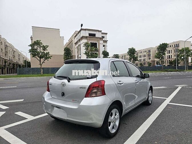 Toyota Yaris 1.3AT 2008 màu bạc, 12 vạn km