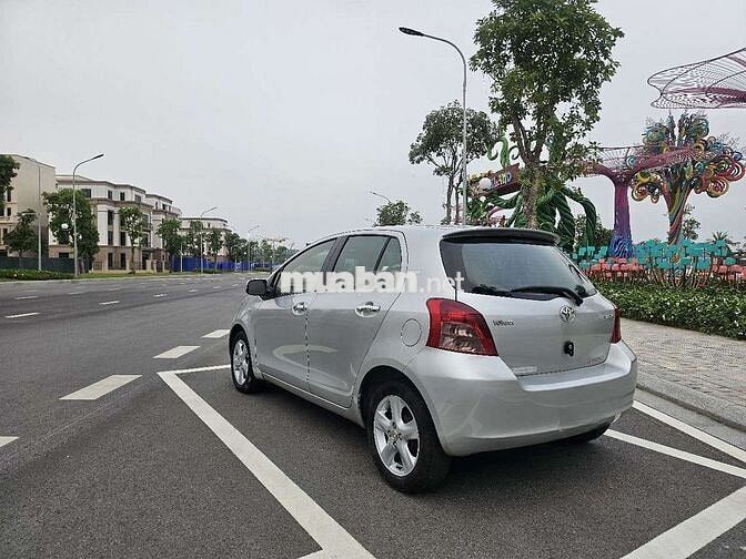 Toyota Yaris 1.3AT 2008 màu bạc, 12 vạn km