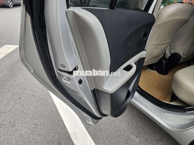 Toyota Yaris 1.3AT 2008 màu bạc, 12 vạn km